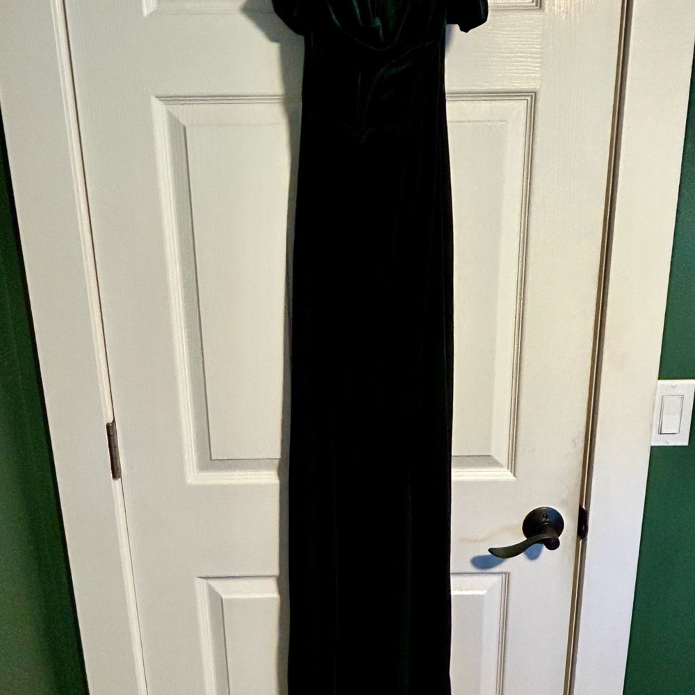 B. Smart Elegant Green Velvet Asymmetrical Dress